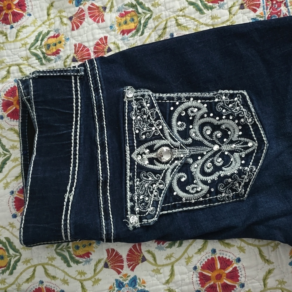 APT 9 Capris